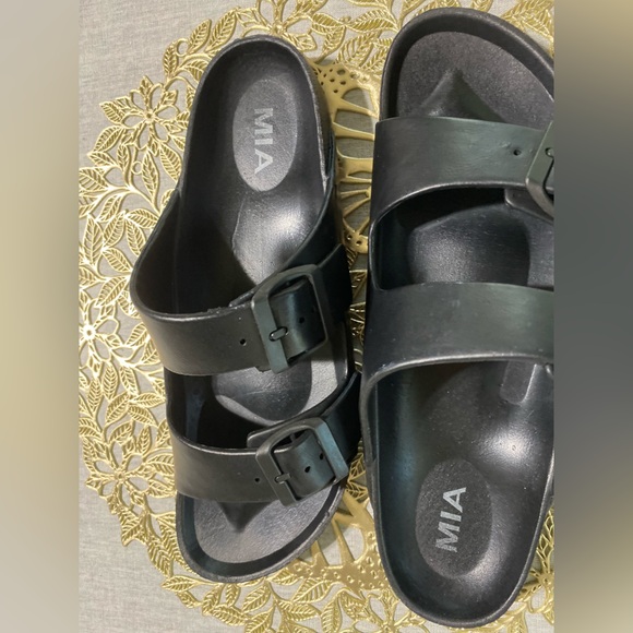 🔥🔥🔥MIA Black Open Toed Arch Support Waterproof Buckled Sandals - Picture 2 of 6